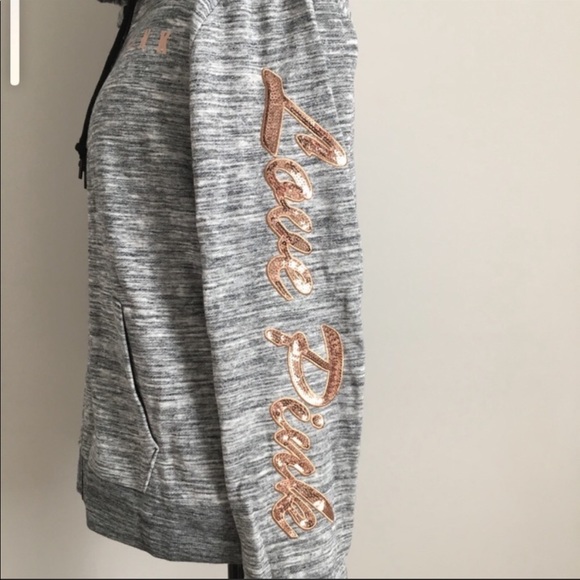 💗PINK VS 🌟Star Bling ✨Hoodie💗 - Picture 14 of 16